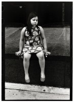 https://www.ed-templeton.com/files/gimgs/th-156_Girl sitting NYC.jpg